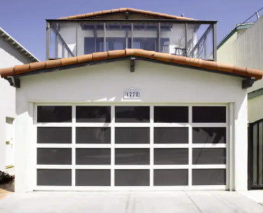 زجاج الباب الألومنيوم المقطعي الشفاف تعديل ارتفاع مقاومة الرياح فئة 3 لمحطة الإطفاء