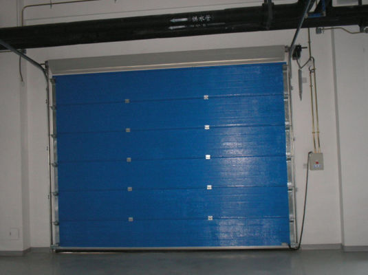 لوحات الأبواب الصناعية العلوية القطاعية العرض 420mm-530mm الموافقة على CE التحكم عن بعد سريع لفة فوق الفولاذ المقاوم للصدأ