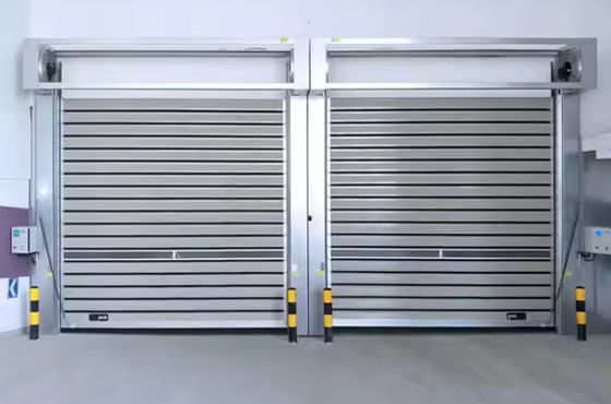 بوابة دوارة ذات محرك عالي السرعة مع مستشعر كهربائي ضوئي سرعة 0.8m / s و 220V / 50HZ إمدادات الطاقة التلقائية الصناعية