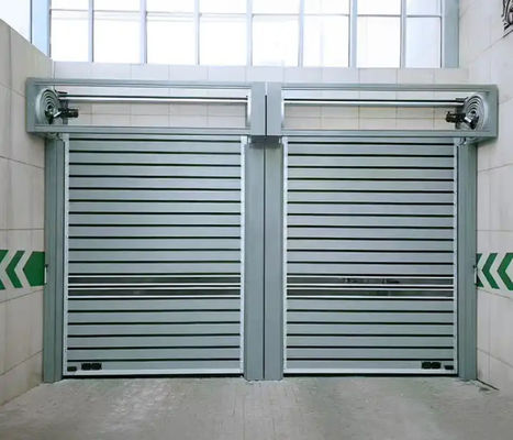 بوابة دوامة سريعة تحكمها اللوحة التحكمية مع 0.8m/s سرعات فتح وإغلاق في 220V / 50HZ مخصصة