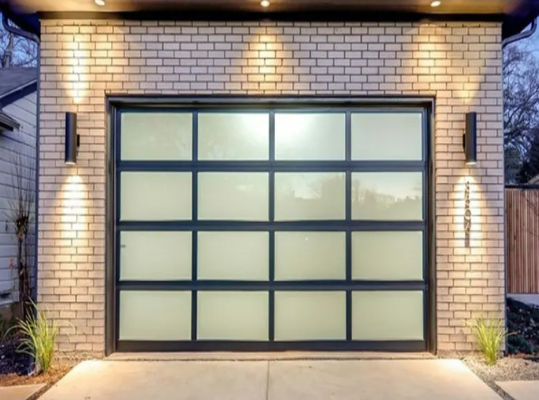 سهولة التثبيت ضيق المياه الدرجة 3 الزجاج الشفاف الباب المرآب القسمي التصميم الحديث طبقة مسحوق