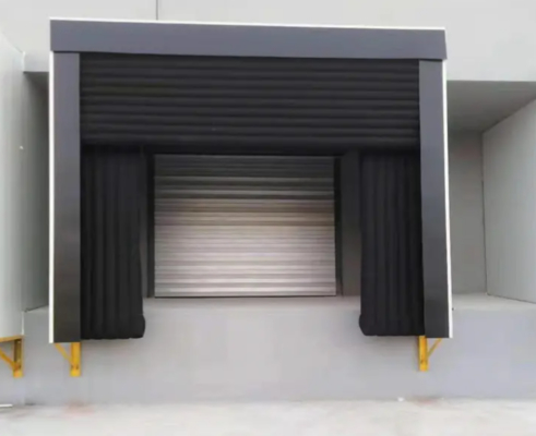 مقاومة ممتازة للعوامل الجوية، حاجز رصيف صناعي قابل للتعديل ومعزول، محكم الإغلاق، قابل للنفخ، مع وسادة إغلاق من مادة PVC ممتدة للمستودعات وورش العمل، مورد المواد