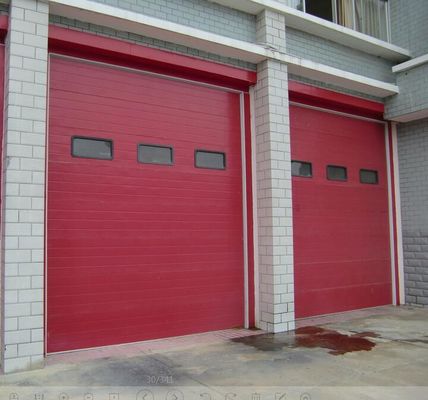 تستخدم محطة الإطفاء أبواب قطاعية صناعية ، أبواب فولاذية مقطعية مشكلة تلقائيًا