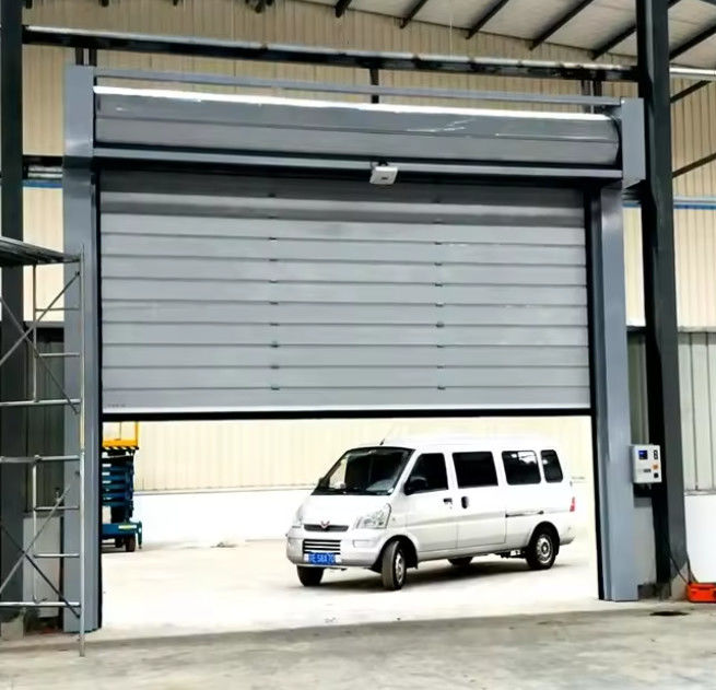 سرعة الباب المتعرج مع 0.8m/s فتح 0.75KW محرك الطاقة جهاز الاستشعار الضوئي الكهربائي نظام السلامة