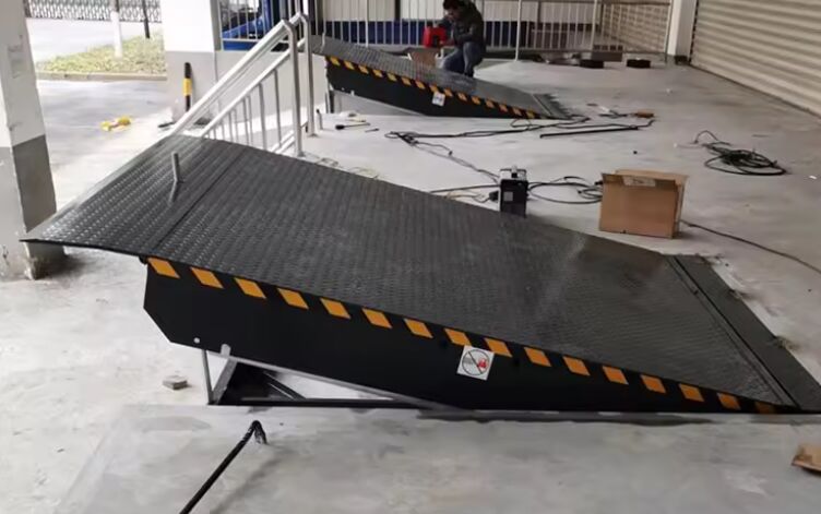 رافعات هيدروليكية بسعة 8-10 طن للمستودعات، منصة قابلة للتخصيص، ورشة عمل، ألواح رصيف أوتوماتيكية، مُعدِّلات أبواب الرصيف، تصميم آمن بوزن 25000-40000 رطل