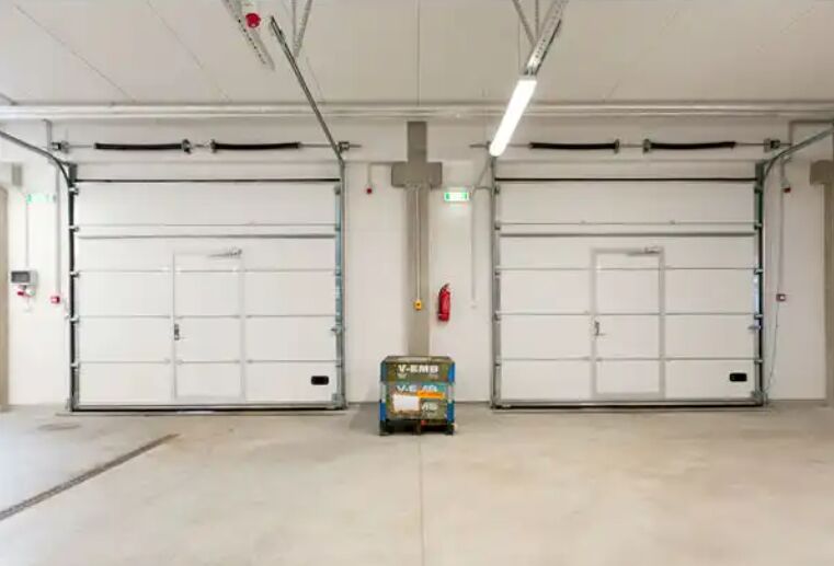 الصين التلقائي مستودع المصنع الخارجية الباب المخصصة القطاعية فوق الطاقة الصلبة محطة إطفاء تجارية الأبواب الصناعية